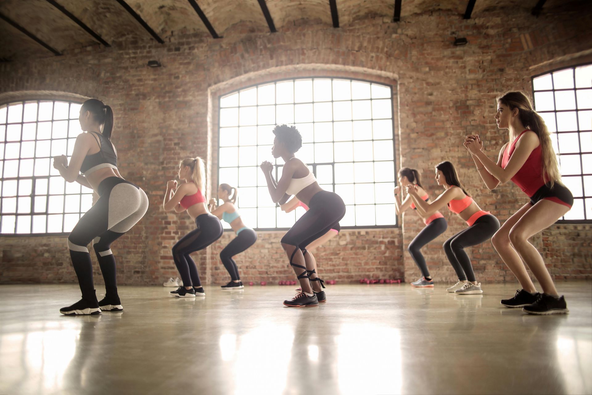 options for hip stregnthening (image sourced via Pexels / Photo by andrea)